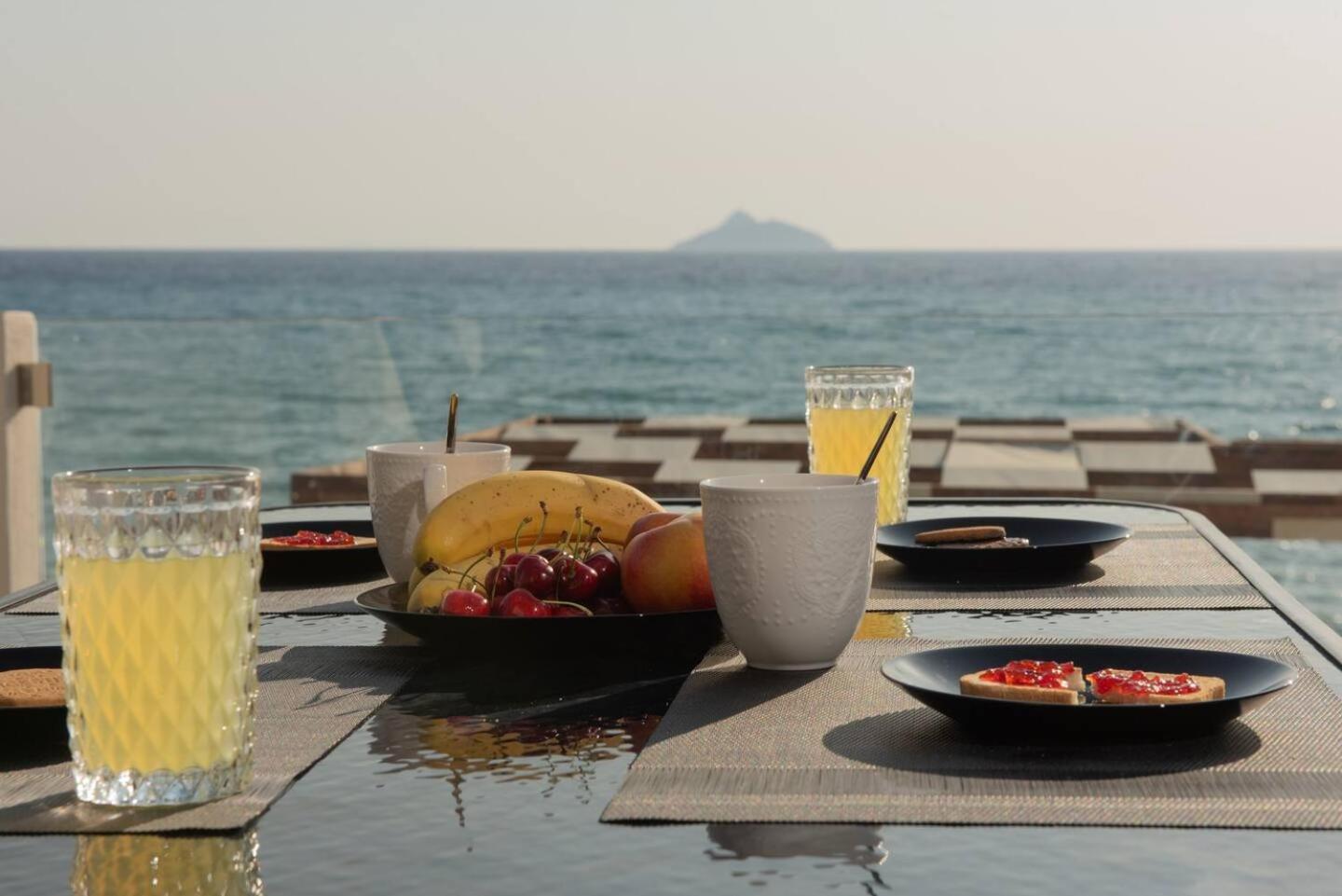 Stella & Eleni Suite With Shared Pool & Open View Kalamaki  Bagian luar foto